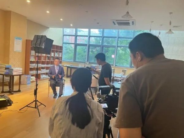 配资网官方网站入口 《了不起的食物》导演手记 | 当我们谈论食物时,我们在谈些什么?